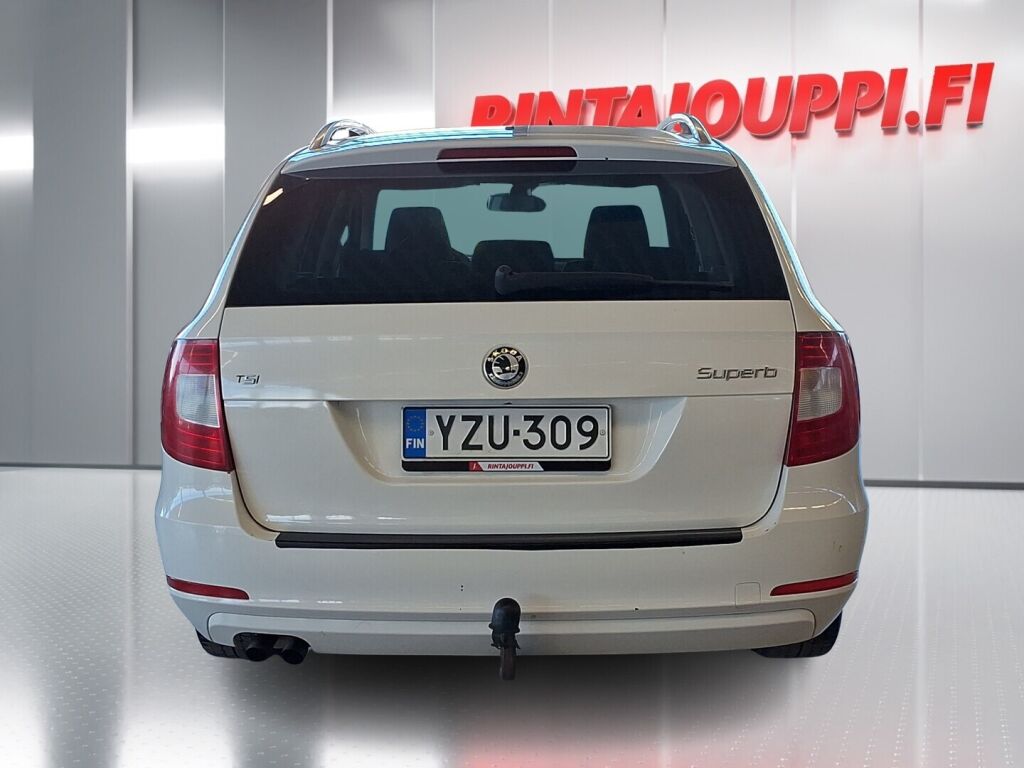 Skoda Superb 2011 Valkoinen