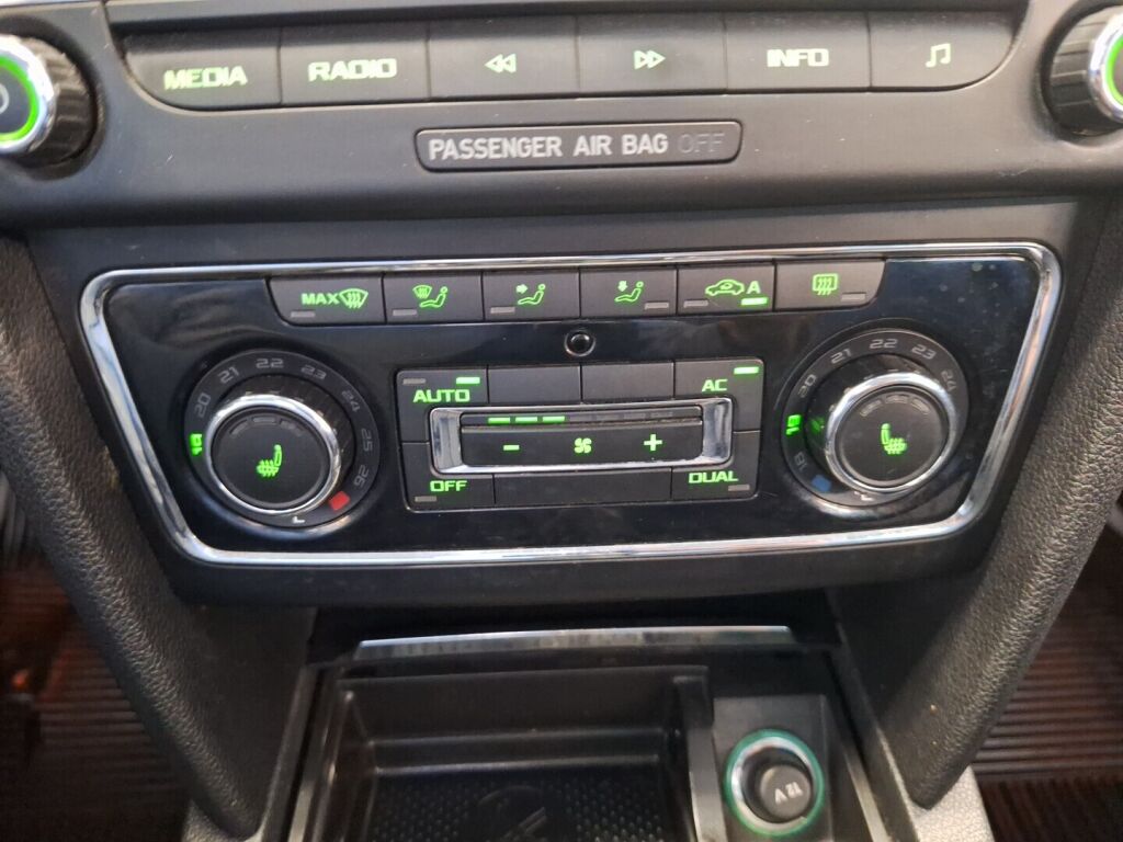 Skoda Superb 2011 Valkoinen