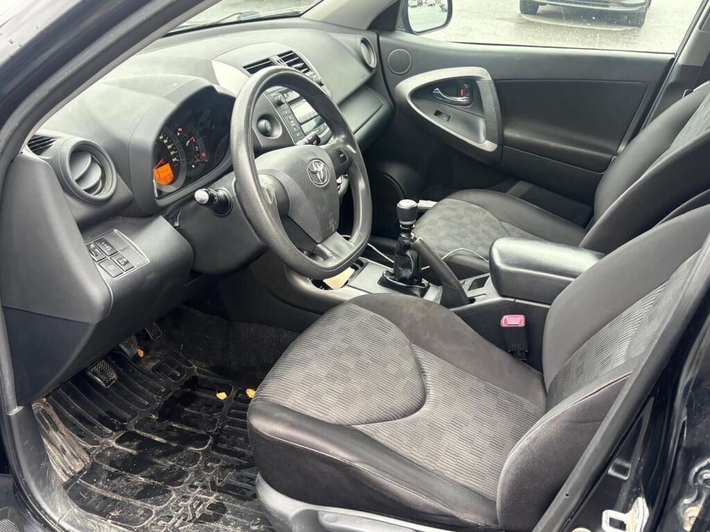 Toyota RAV4 2011 Musta