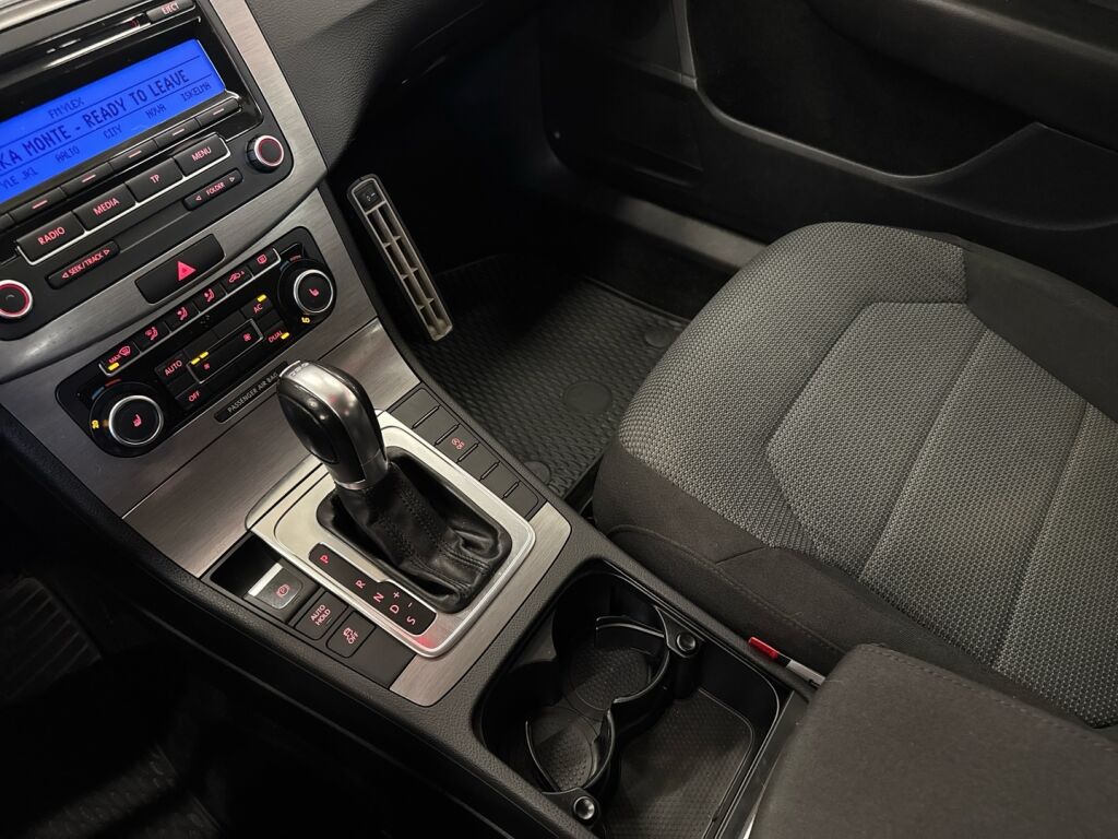 Volkswagen Passat 2011 Ruskea (beige)