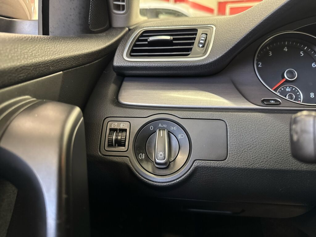 Volkswagen Passat 2011 Ruskea (beige)