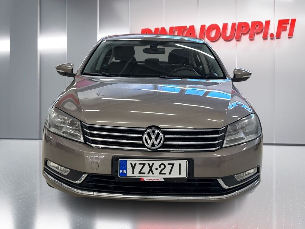 Volkswagen Passat 2011 Ruskea (beige)