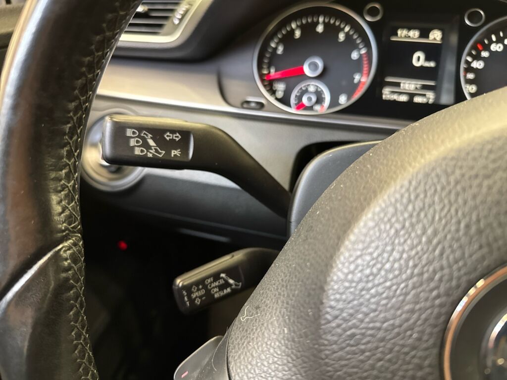 Volkswagen Passat 2011 Ruskea (beige)