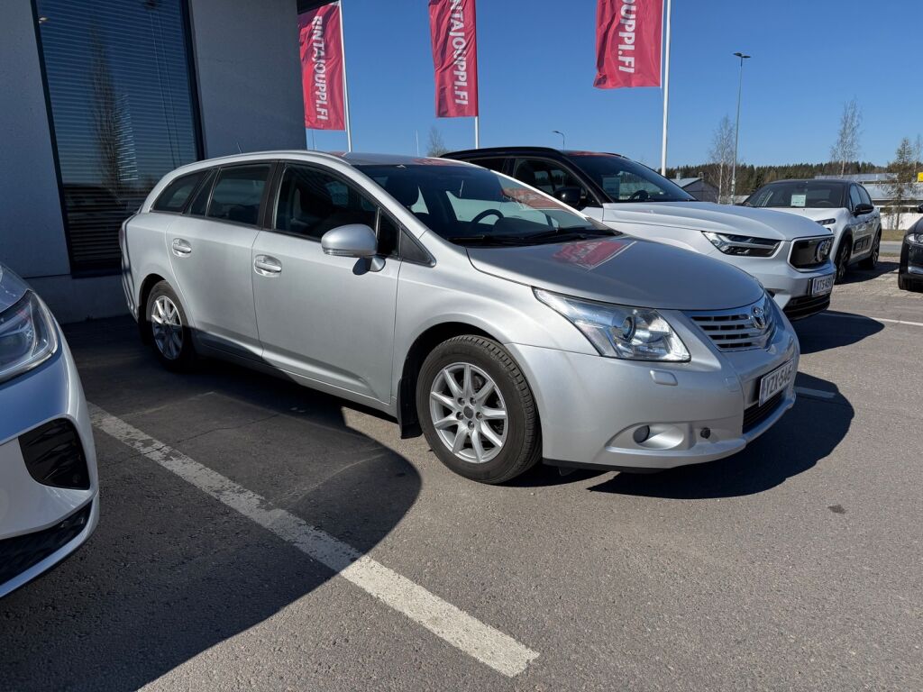 Toyota Avensis 2011 Hopea