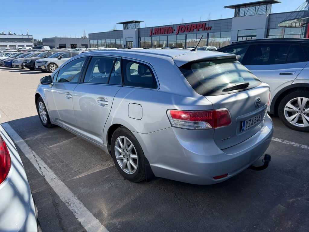 Toyota Avensis 2011 Hopea