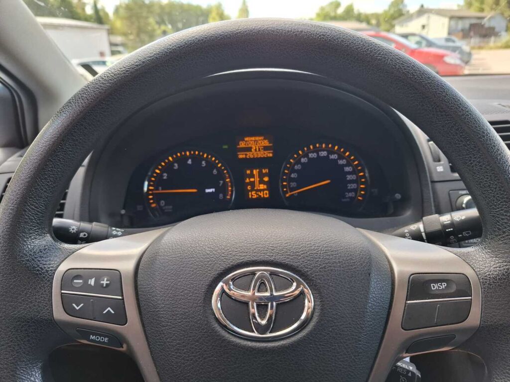Toyota Avensis 2011 Hopea