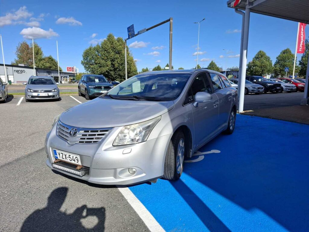 Toyota Avensis 2011 Hopea