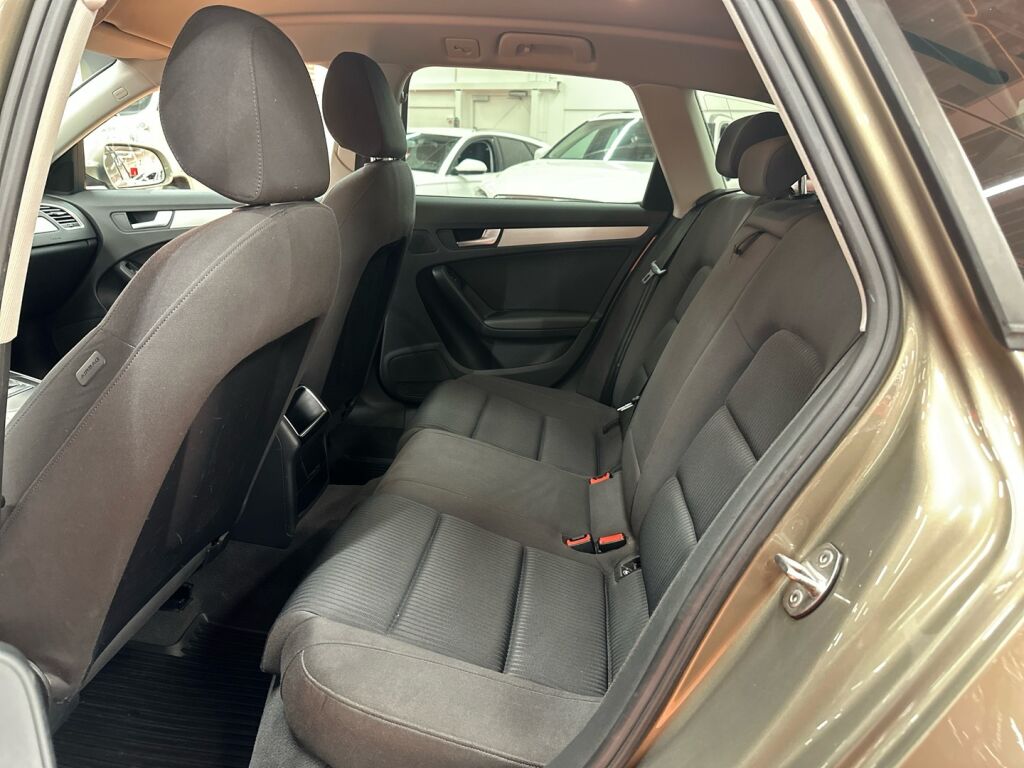 Audi A4 2011 Ruskea (beige)