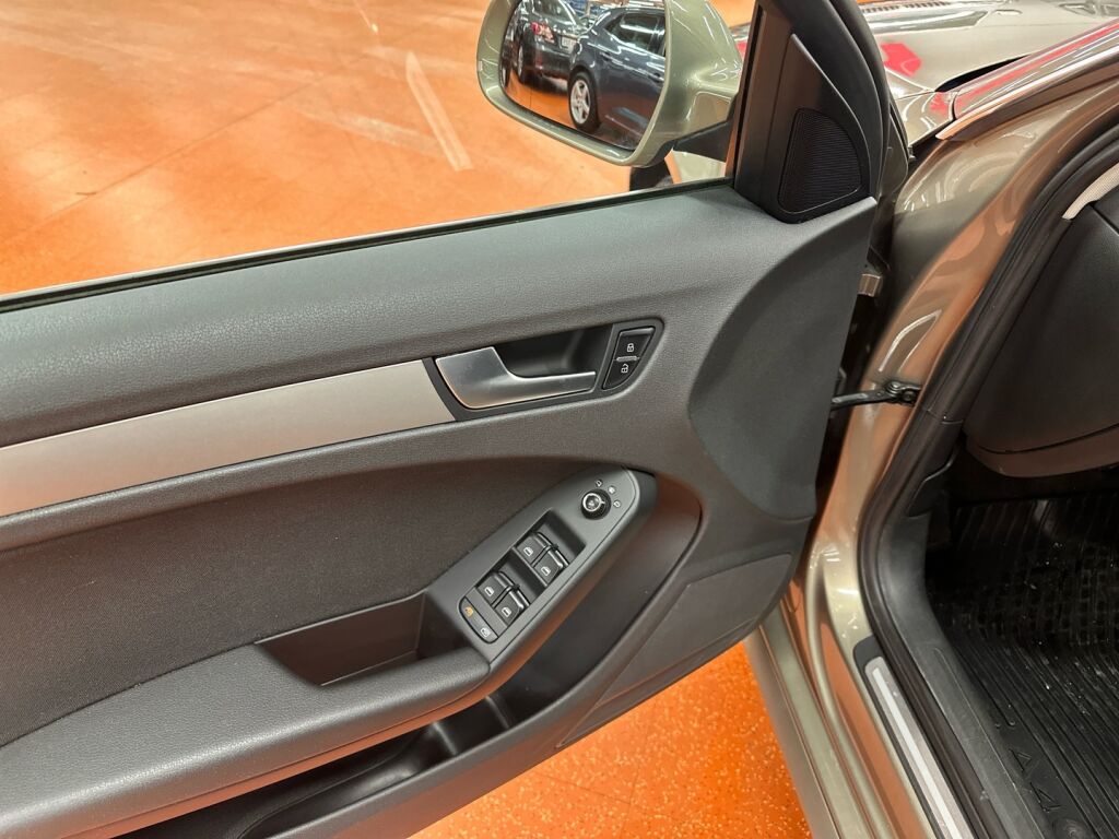 Audi A4 2011 Ruskea (beige)