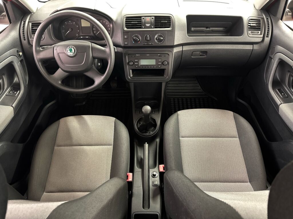 Skoda Fabia 2011 Punainen