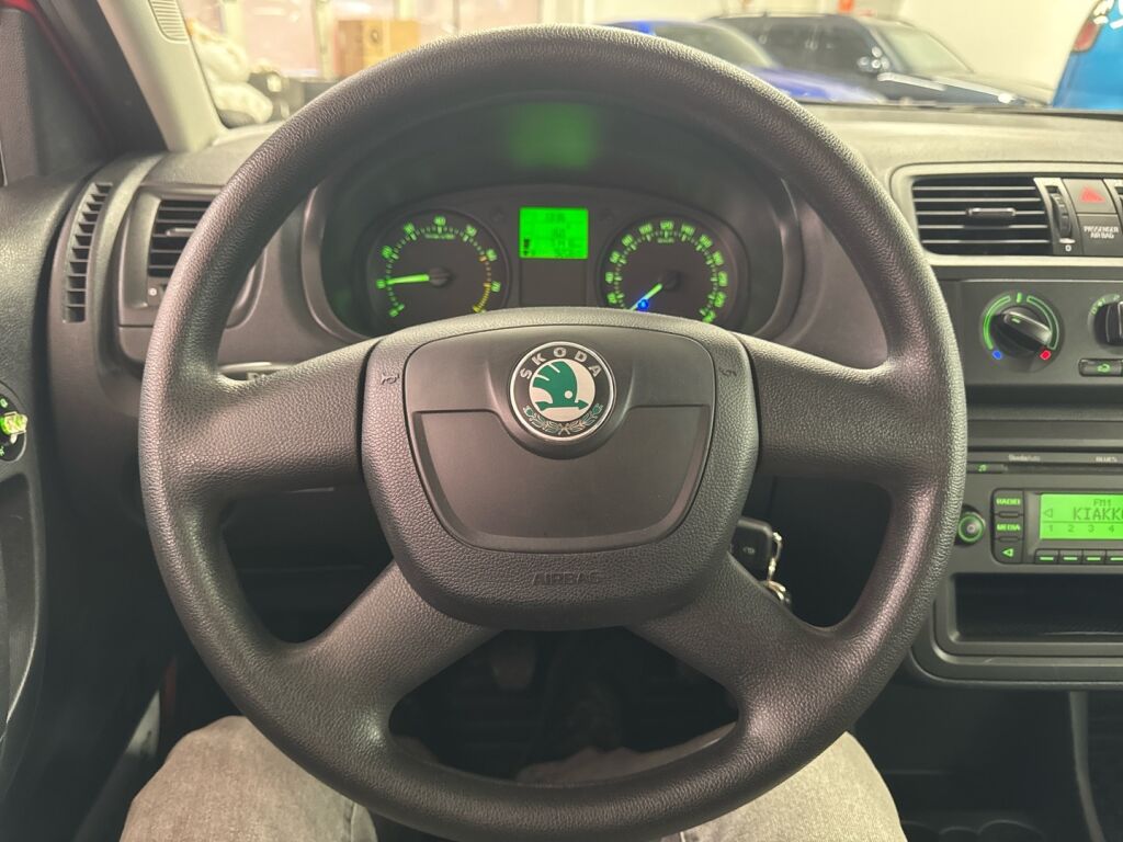 Skoda Fabia 2011 Punainen