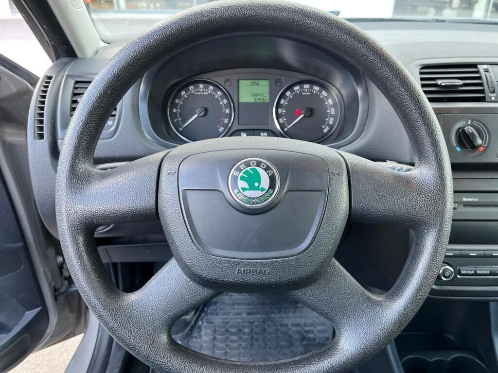 Skoda Fabia 2011 Ruskea (beige)