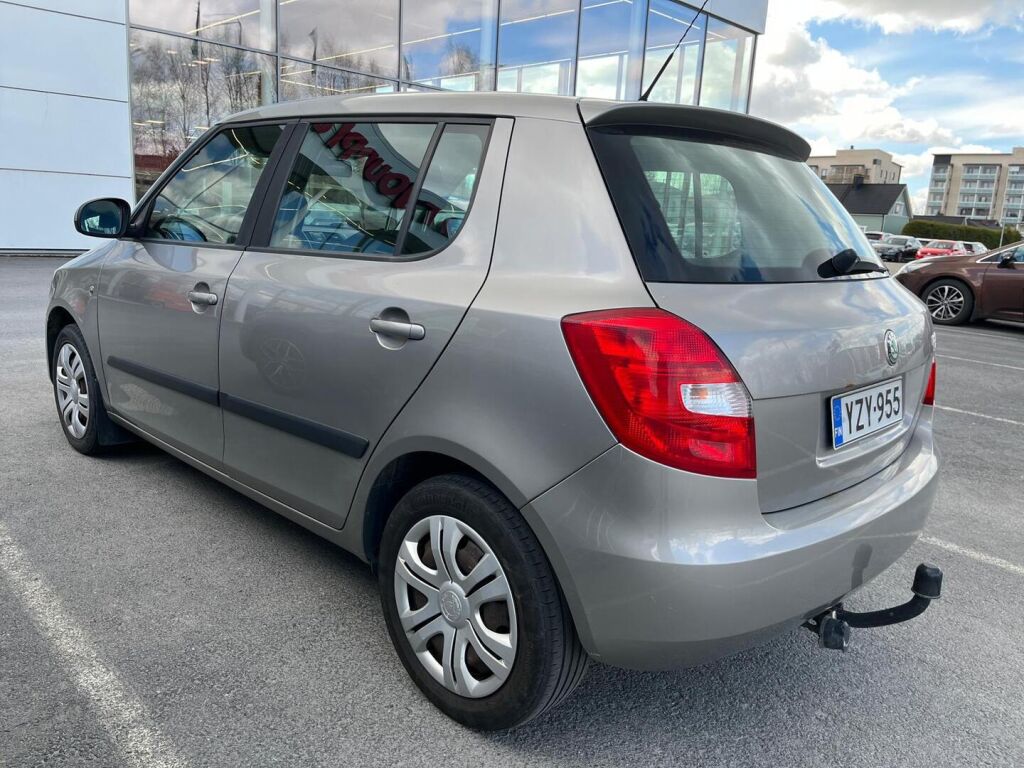 Skoda Fabia 2011 Ruskea (beige)