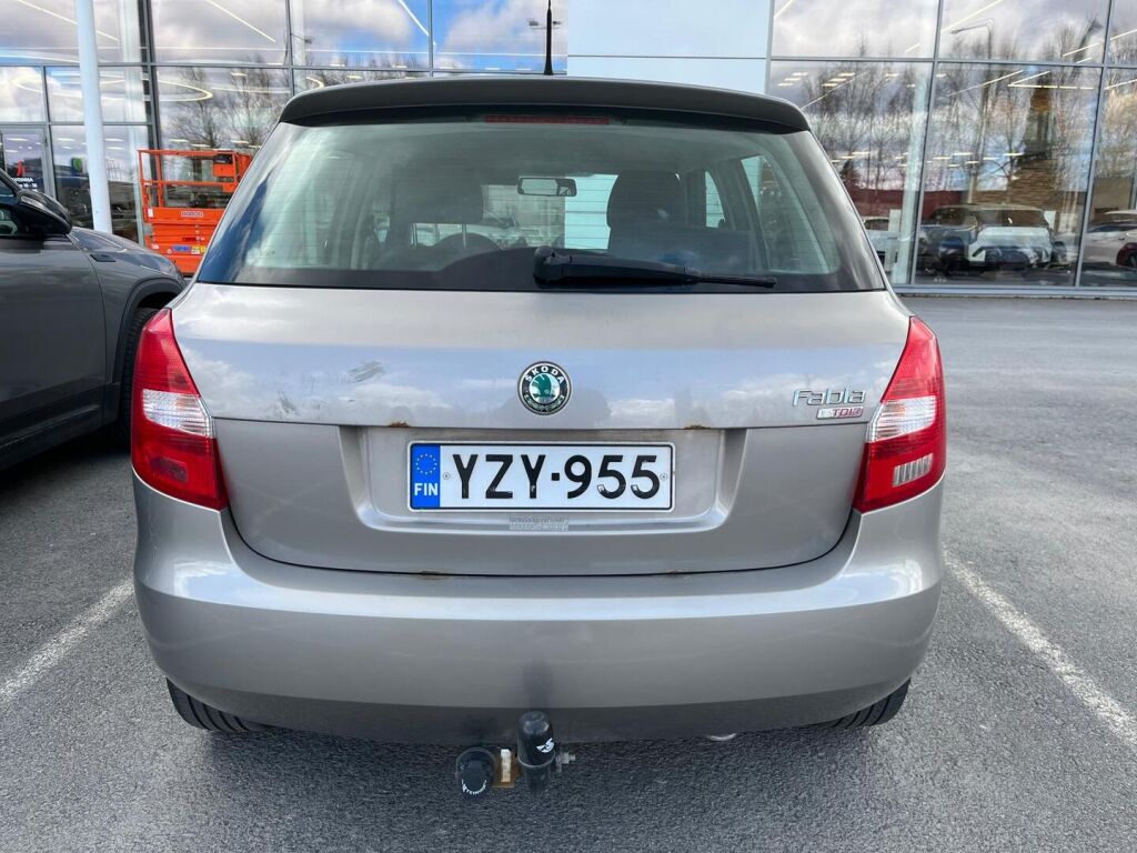 Skoda Fabia 2011 Ruskea (beige)