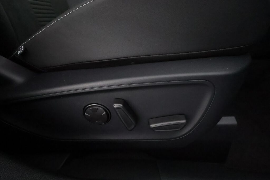 Ford Kuga 2025 Sininen