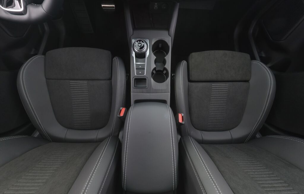 Ford Kuga 2025 Sininen