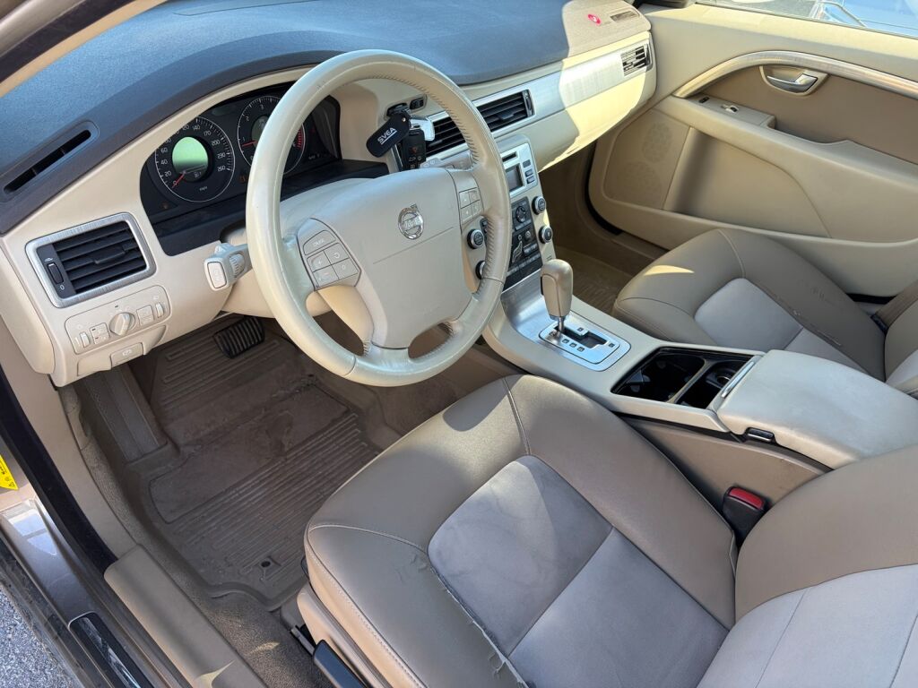 Volvo V70 2008 Harmaa