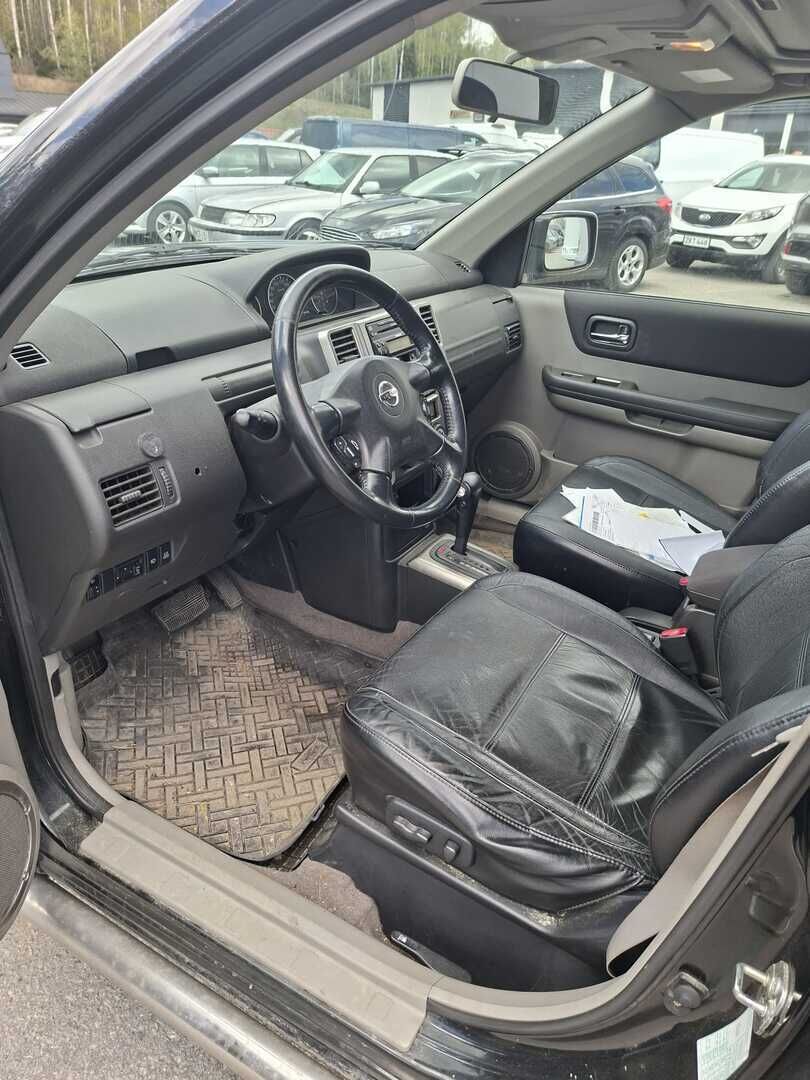 Nissan X-TRAIL 2005 Musta