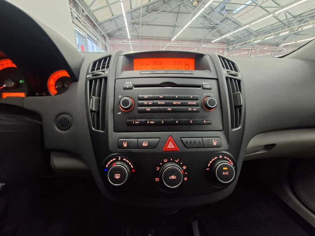 Kia Ceed 2008 Punainen