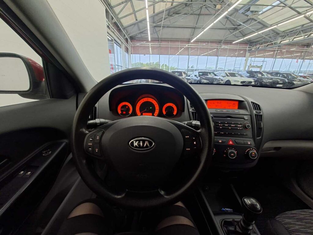 Kia Ceed 2008 Punainen