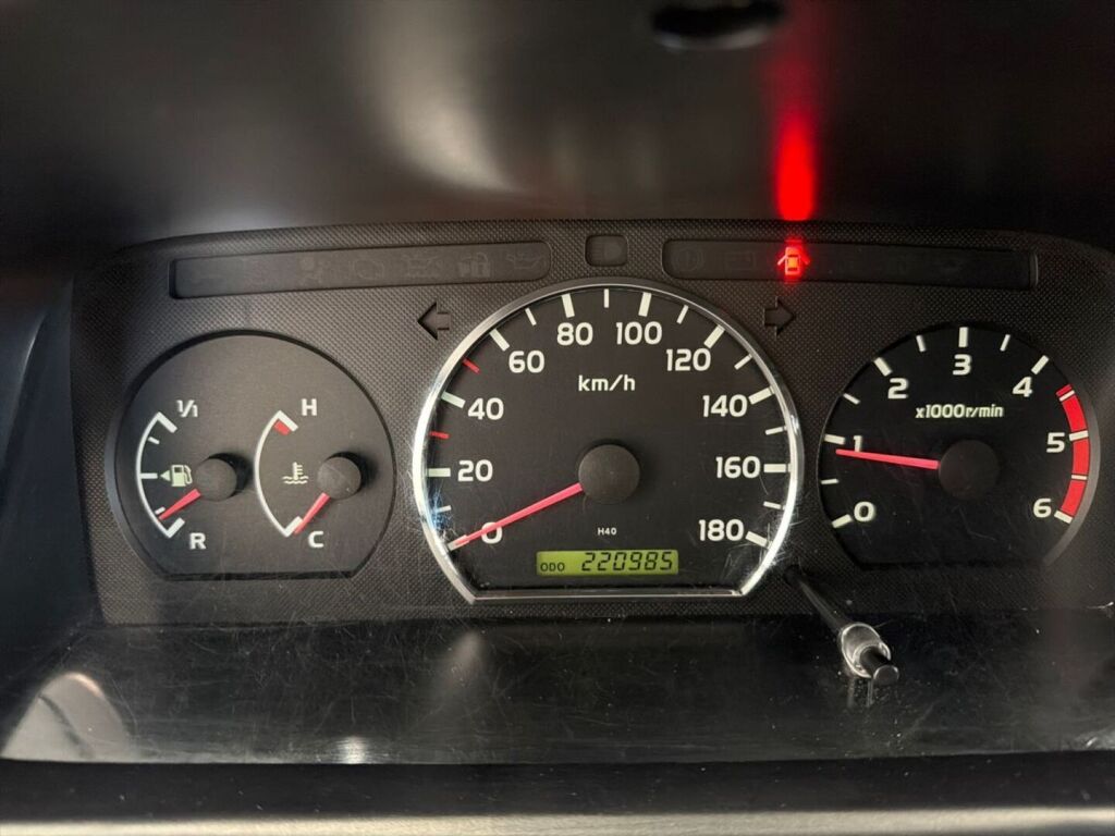 Toyota Hiace 2,5 D-4D 95 4ov 2010, kuva 4/15