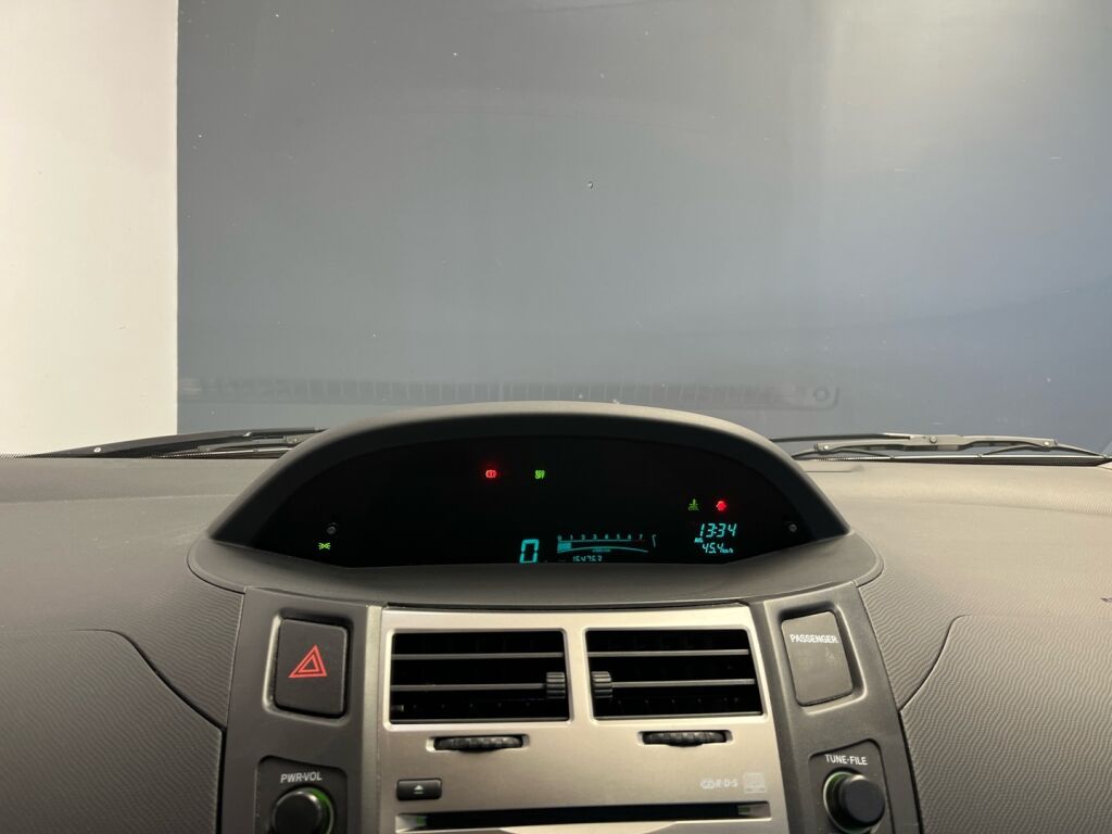 Toyota Yaris 2010 Punainen