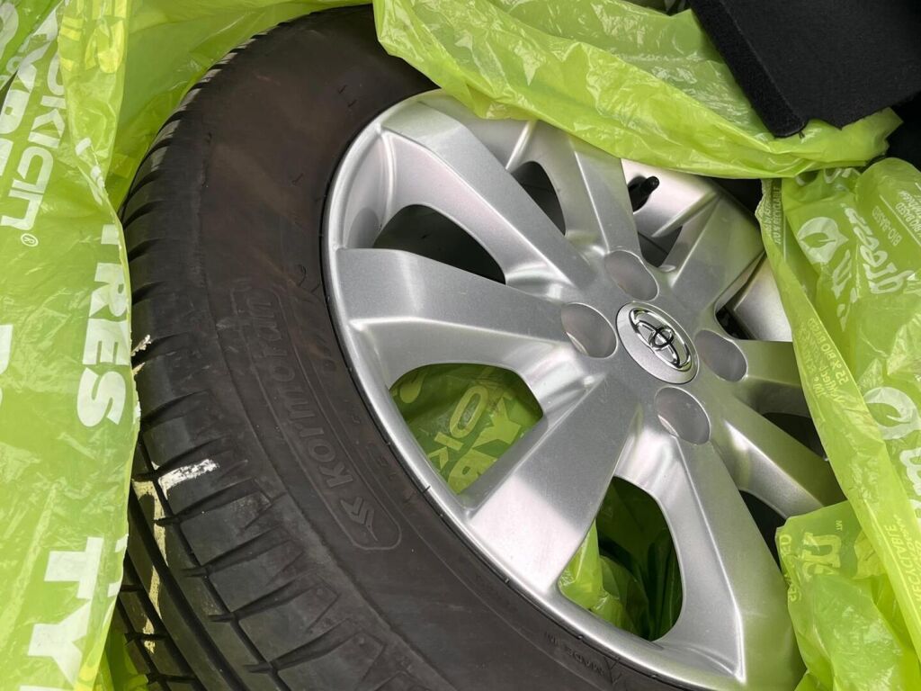 Toyota Yaris 2010 Punainen