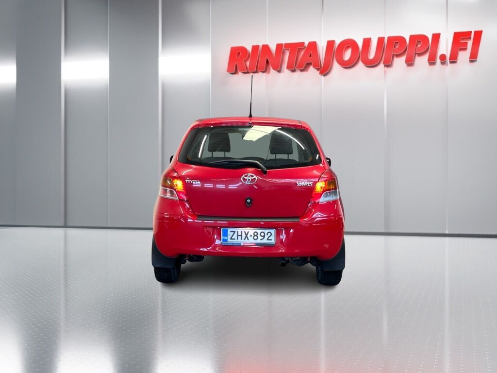 Toyota Yaris 2010 Punainen