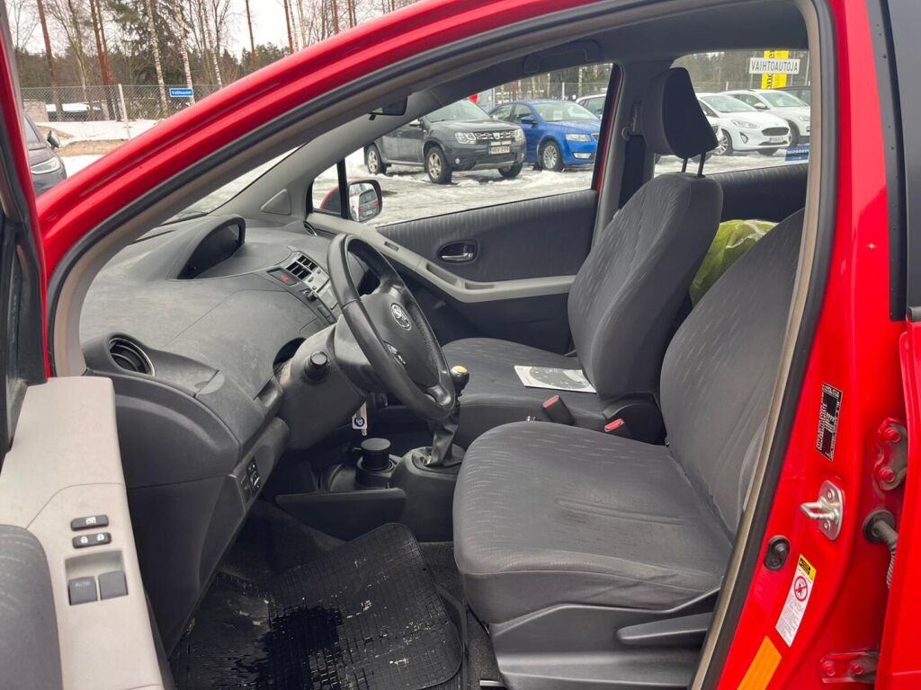 Toyota Yaris 2010 Punainen