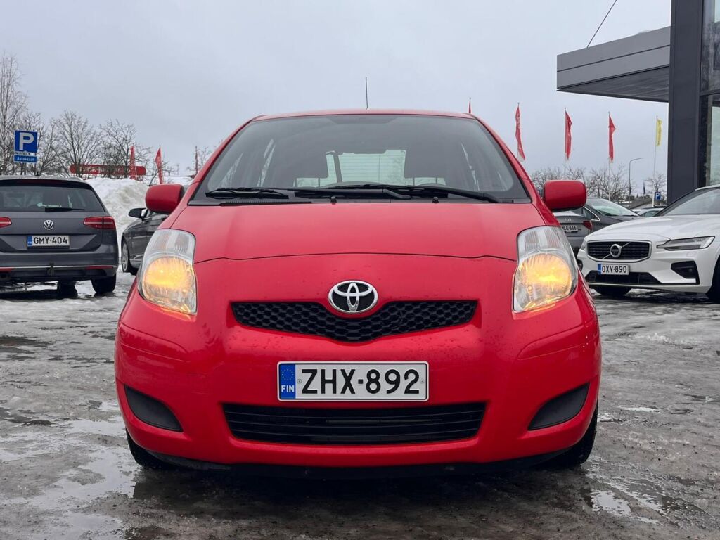 Toyota Yaris 2010 Punainen