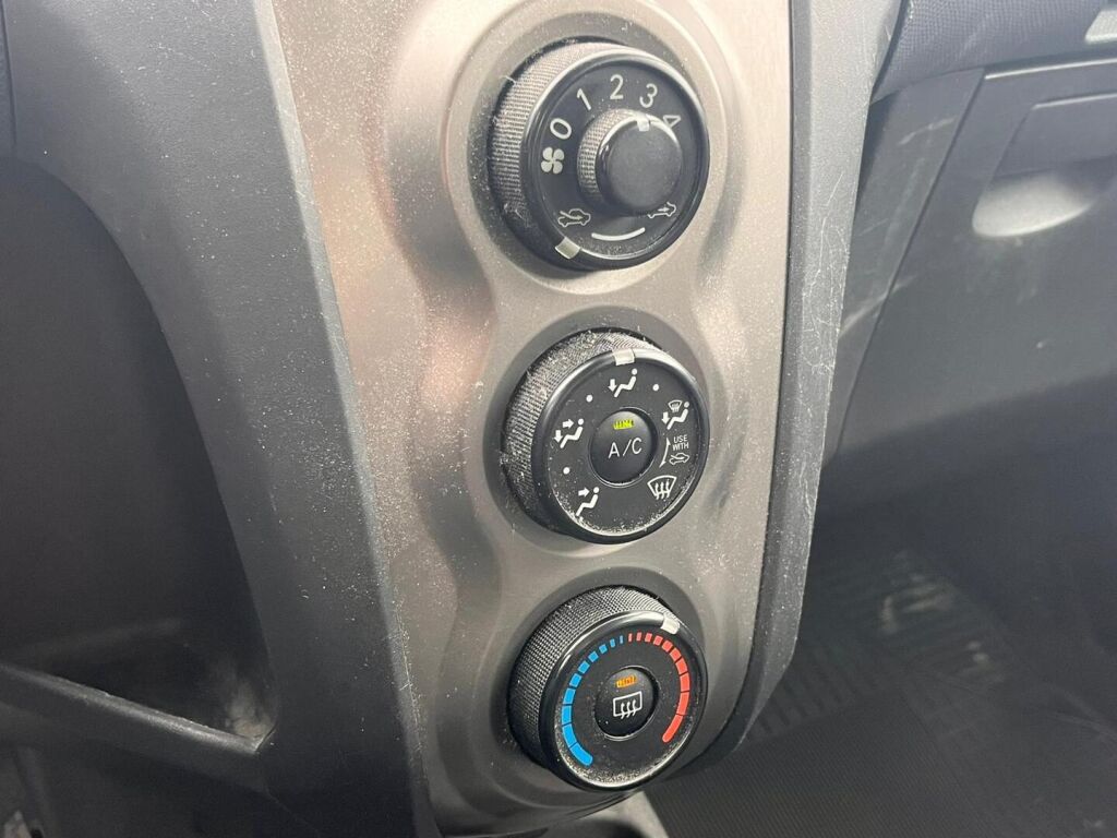 Toyota Yaris 2010 Punainen