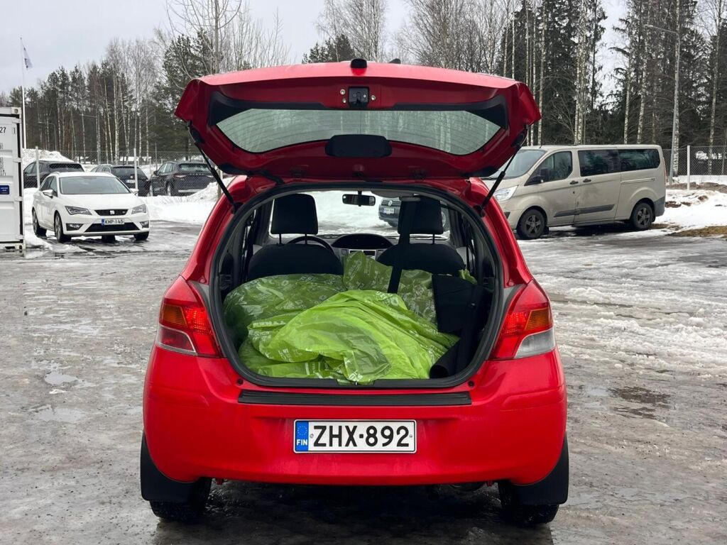 Toyota Yaris 2010 Punainen