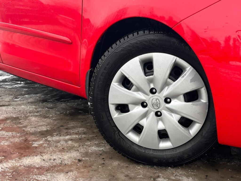 Toyota Yaris 2010 Punainen