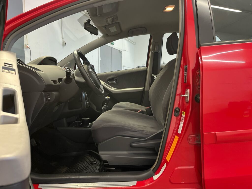 Toyota Yaris 2010 Punainen