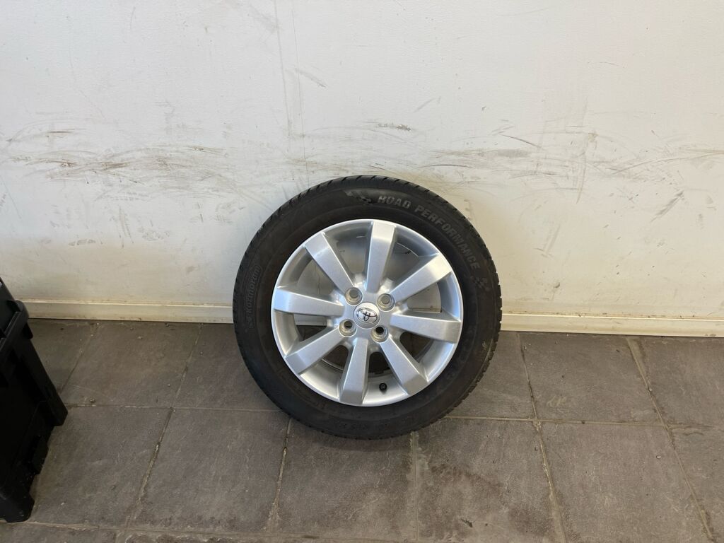 Toyota Yaris 2010 Punainen