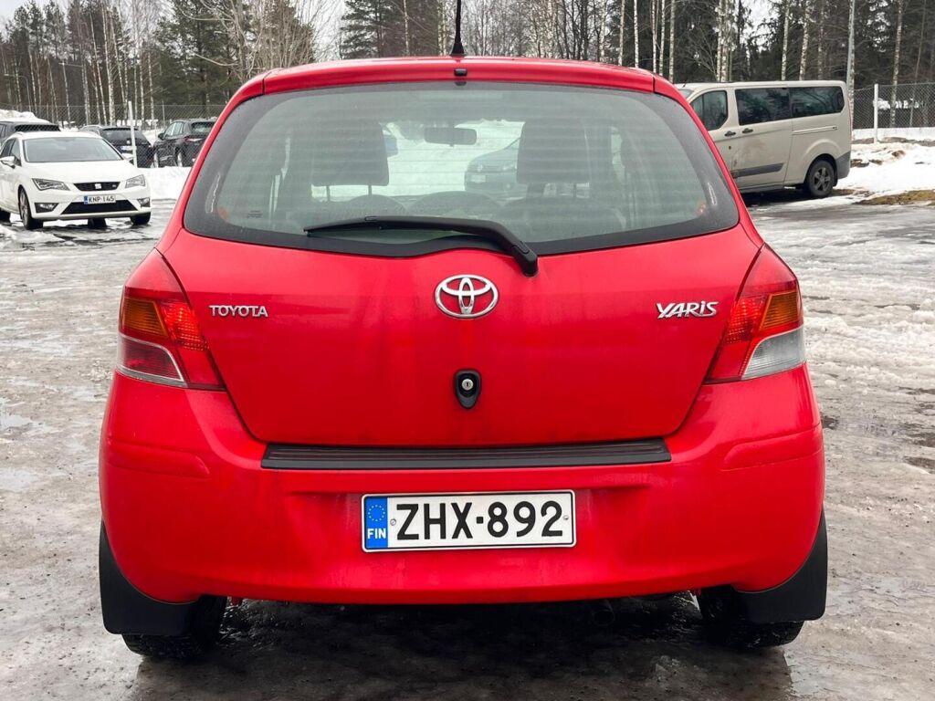 Toyota Yaris 2010 Punainen