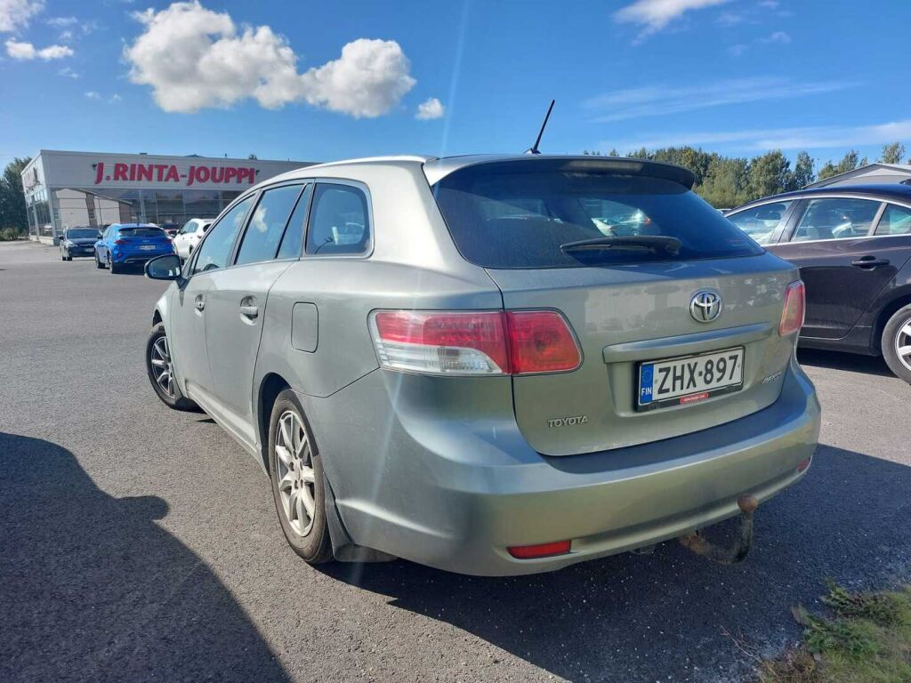 Toyota Avensis 2010 Harmaa