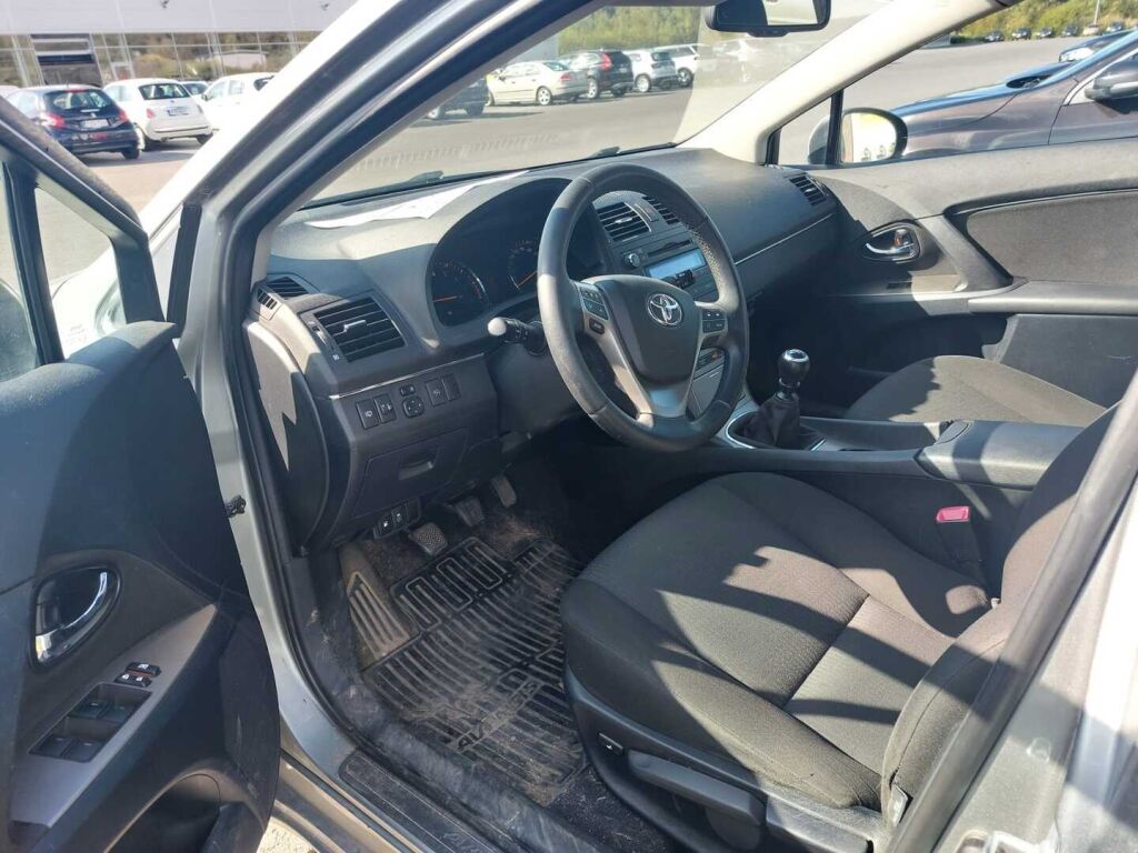 Toyota Avensis 2010 Harmaa