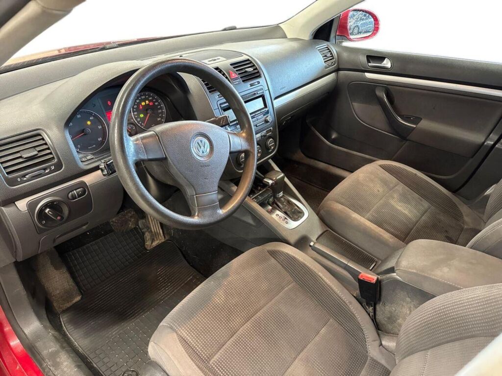 Volkswagen Golf 2008 Punainen