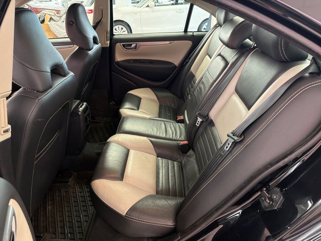 Volvo S60 2009 Musta