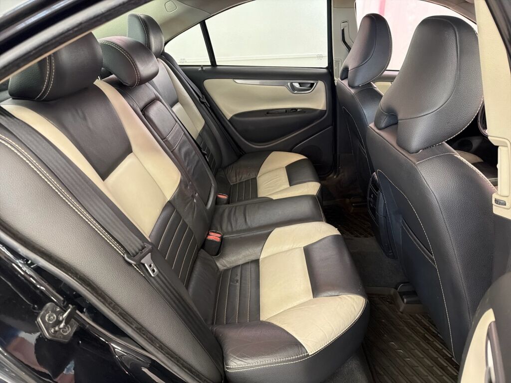 Volvo S60 2009 Musta