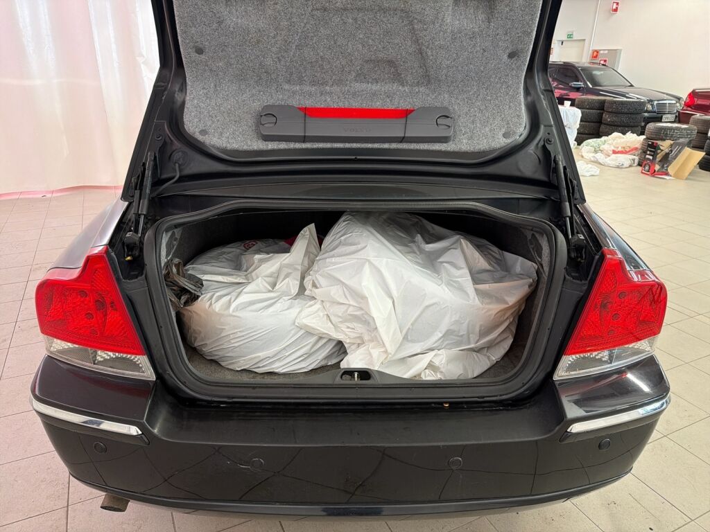 Volvo S60 2009 Musta