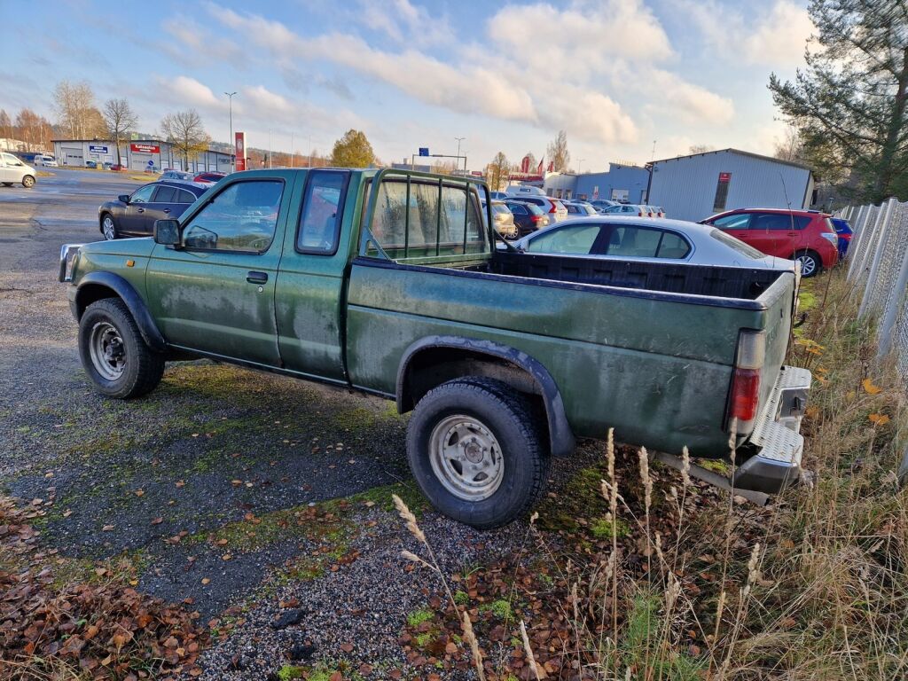 Nissan Cab 1999 Vihreä