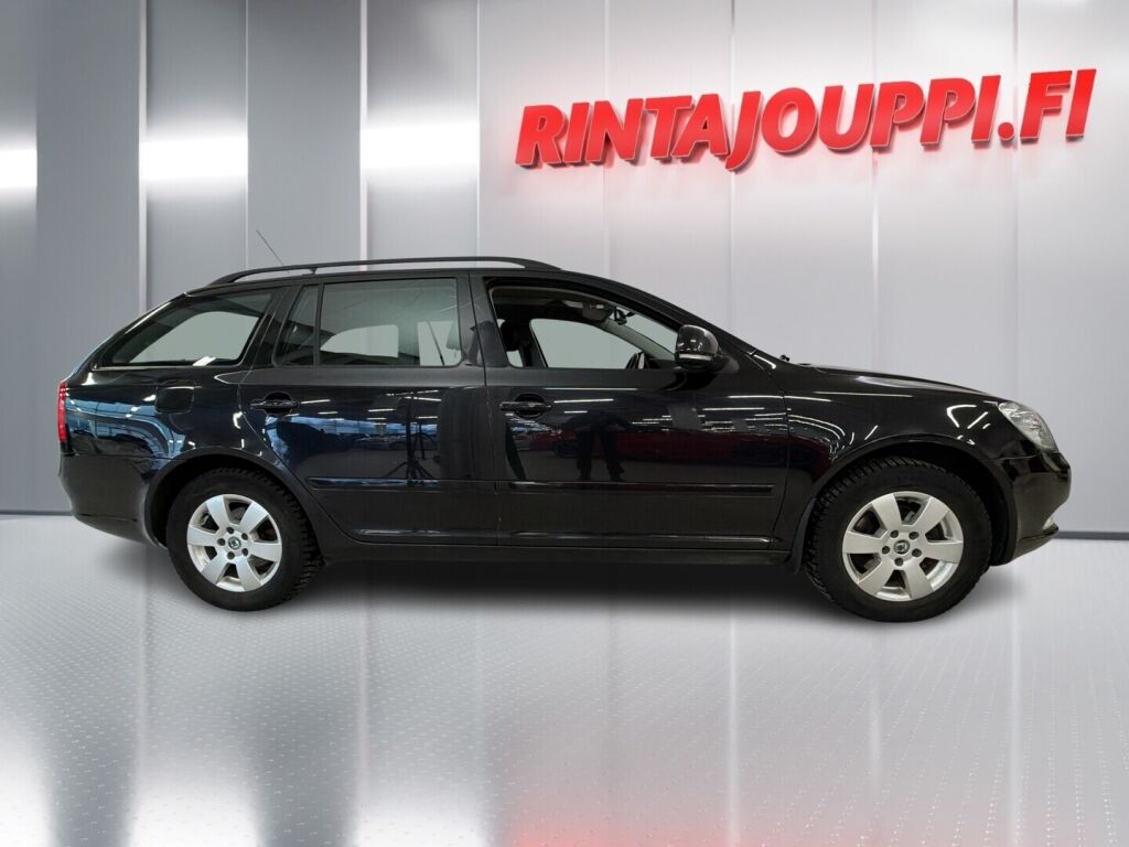 Skoda Octavia 2010 Musta