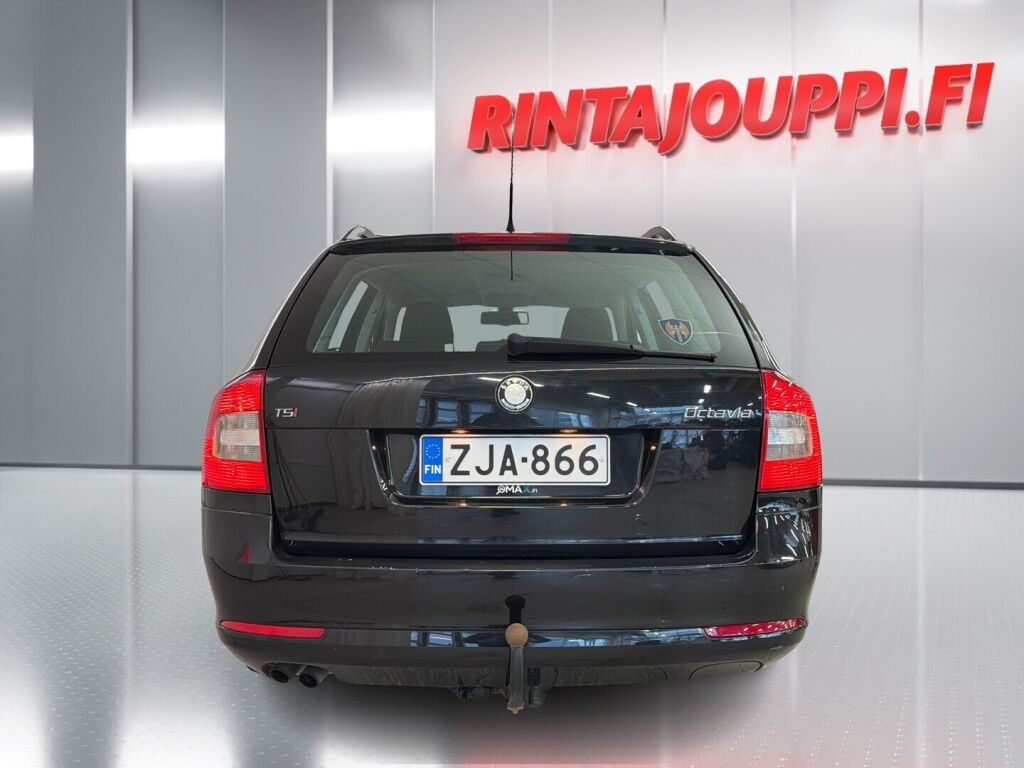 Skoda Octavia 2010 Musta