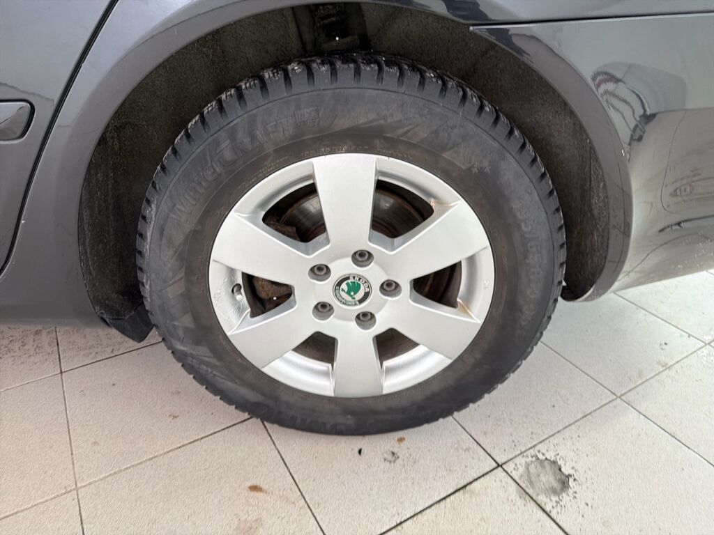 Skoda Octavia 2010 Musta