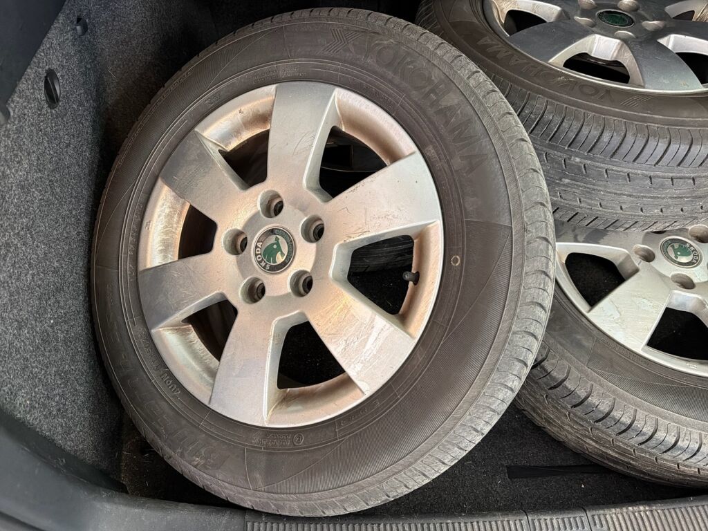 Skoda Octavia 2010 Musta