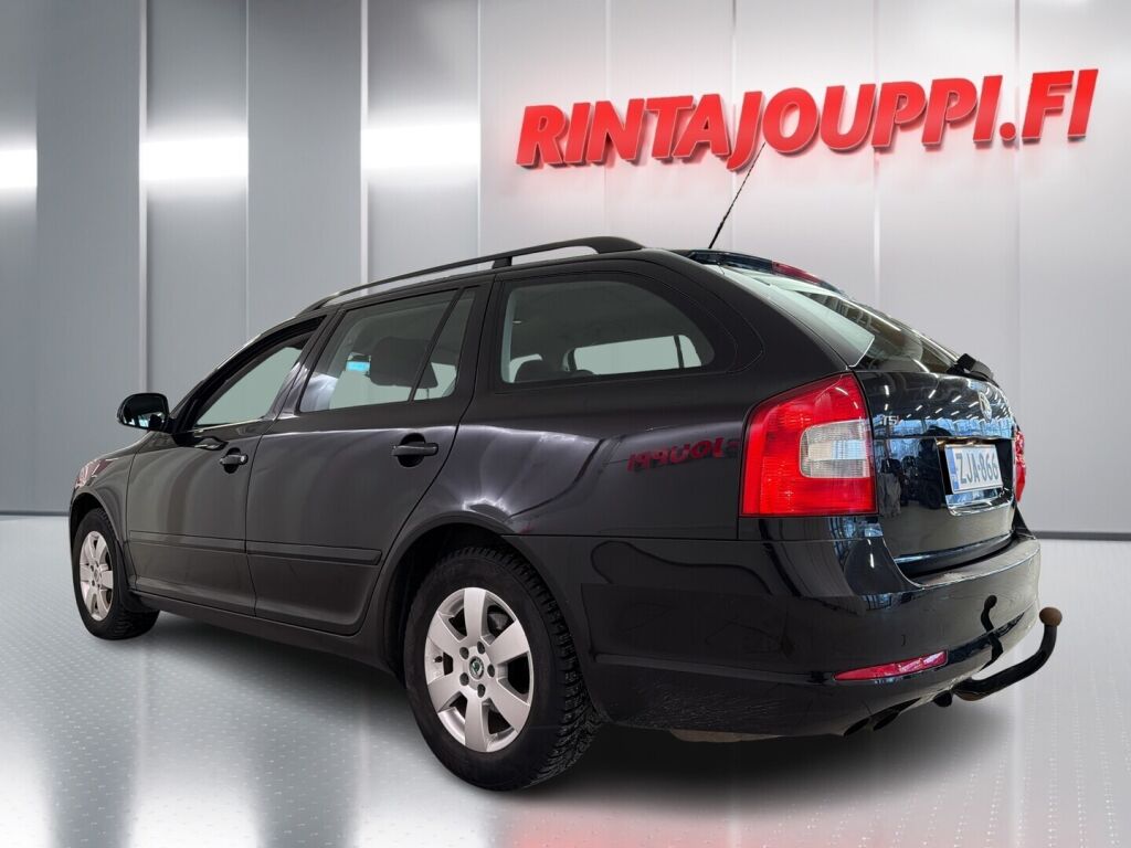 Skoda Octavia 2010 Musta