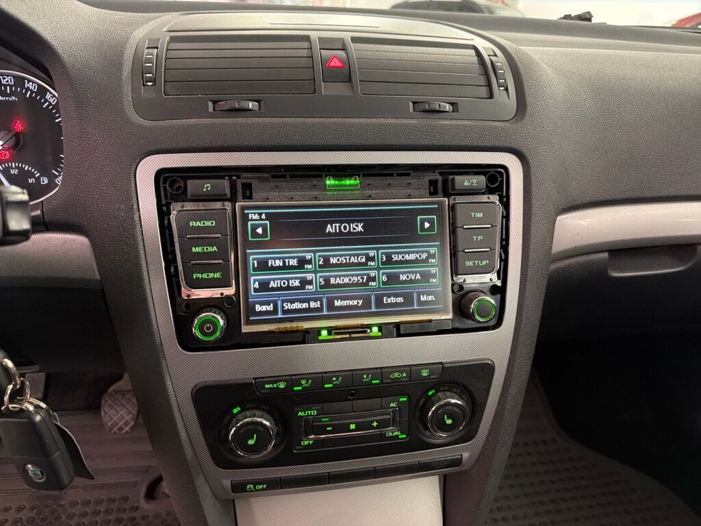 Skoda Octavia 2010 Musta