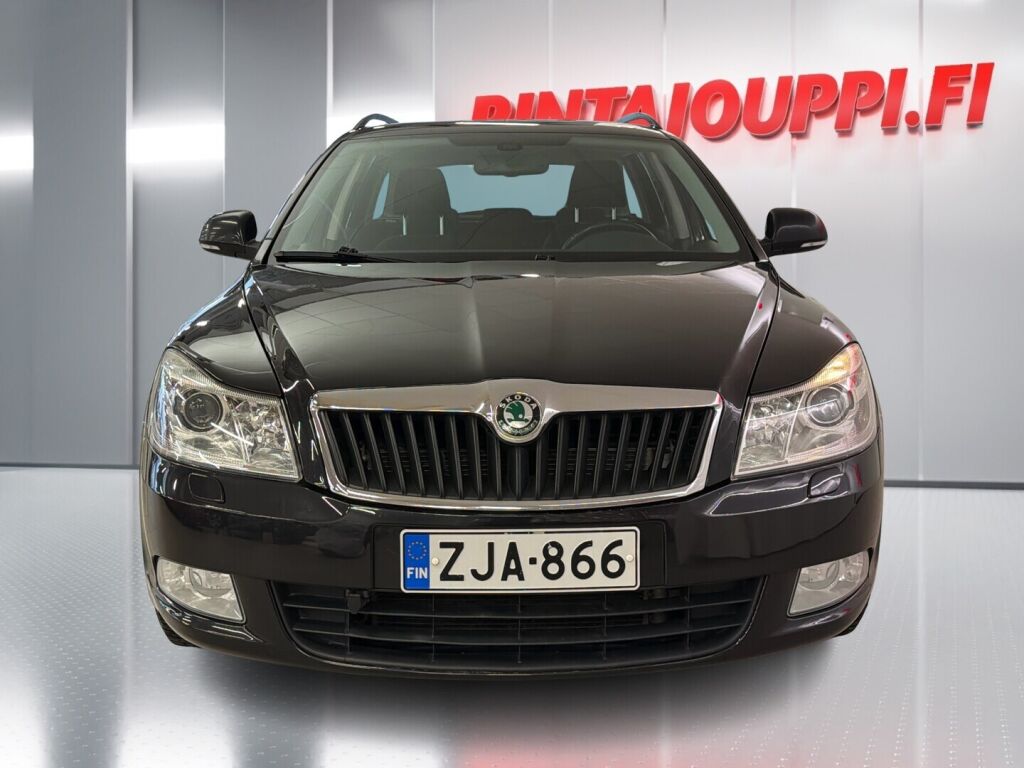 Skoda Octavia 2010 Musta